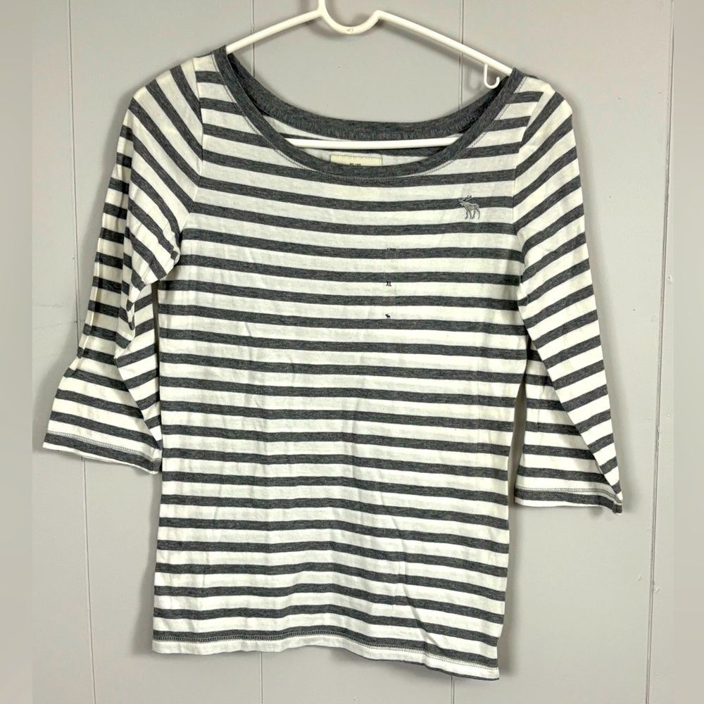 NWT Abercrombie Kids White Gray Striped 3/4 Sleeves T-Shirt Size XL Preppy Y2K